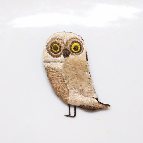 送料無料】刺繍で作る幸運を呼ぶ「幸せのふくろう」のブローチ 送料無料】刺繍で作る幸運を呼ぶ「幸せのふくろう」のブローチ