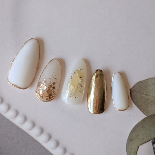 乳白色 × ゴールド シェル ネイルチップ❀.*・ﾟ 【成人式、結婚式  