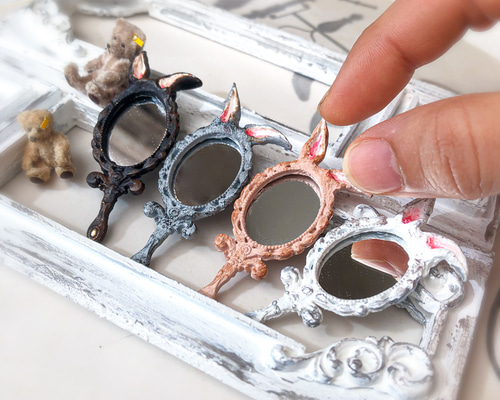 ばら抜きモチーフのコンソールテーブル