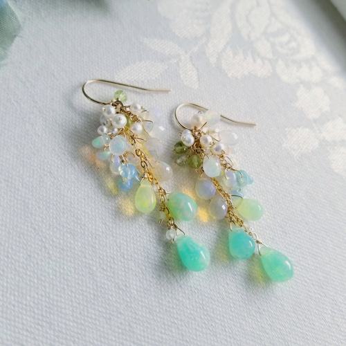 14KGFイエロー・グリーンカラーオパールたわわピアス ピアス（フック