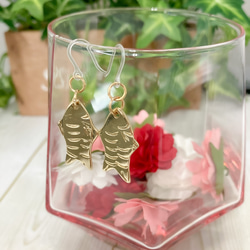 真鍮製　魚（さかな）　樹脂　フック　ピアス　ゴールド 7枚目の画像