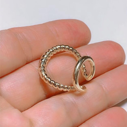 ❤️オススメセット❤️  高品質イヤーカフ　ライトゴールド　ツイスト　２連　両耳用 3枚目の画像