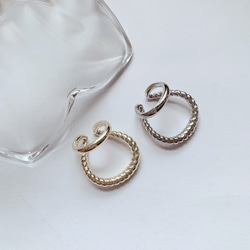 ❤️オススメセット❤️  高品質イヤーカフ　ライトゴールド　ツイスト　２連　両耳用 5枚目の画像