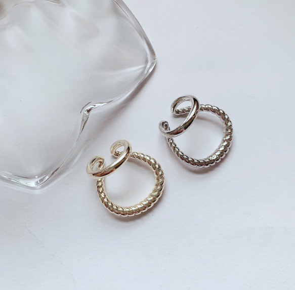 ❤️オススメセット❤️  高品質イヤーカフ　ライトゴールド　ツイスト　２連　両耳用 5枚目の画像