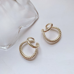 ❤️オススメセット❤️  高品質イヤーカフ　ライトゴールド　ツイスト　２連　両耳用 2枚目の画像