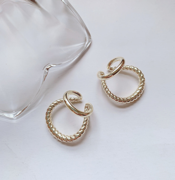 ❤️オススメセット❤️  高品質イヤーカフ　ライトゴールド　ツイスト　２連　両耳用 2枚目の画像