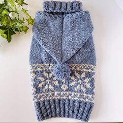 犬服　手編みセーター　くすみブルー雪　胴回り42cm 1枚目の画像
