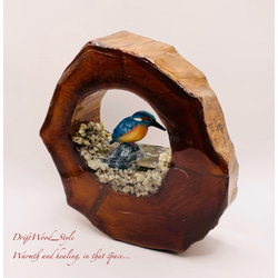 一つ限りの流木アート カワセミ ジオラマ 流木 フィギュア 置物 鳥 インテリア レジン テラリウム 水辺 N3 7枚目の画像