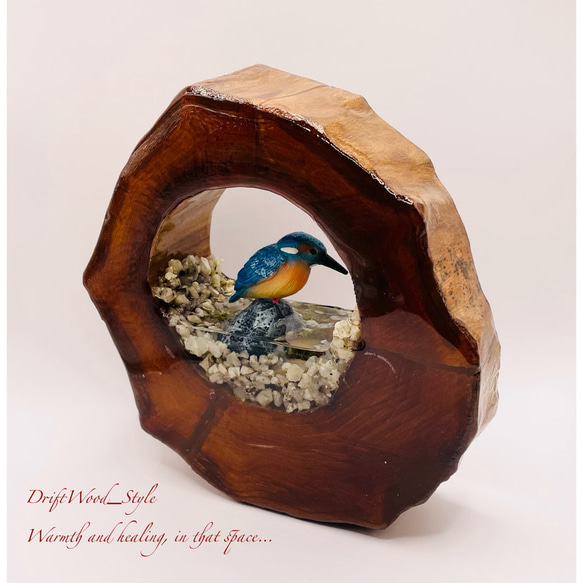 一つ限りの流木アート カワセミ ジオラマ 流木 フィギュア 置物 鳥 インテリア レジン テラリウム 水辺 N3 7枚目の画像
