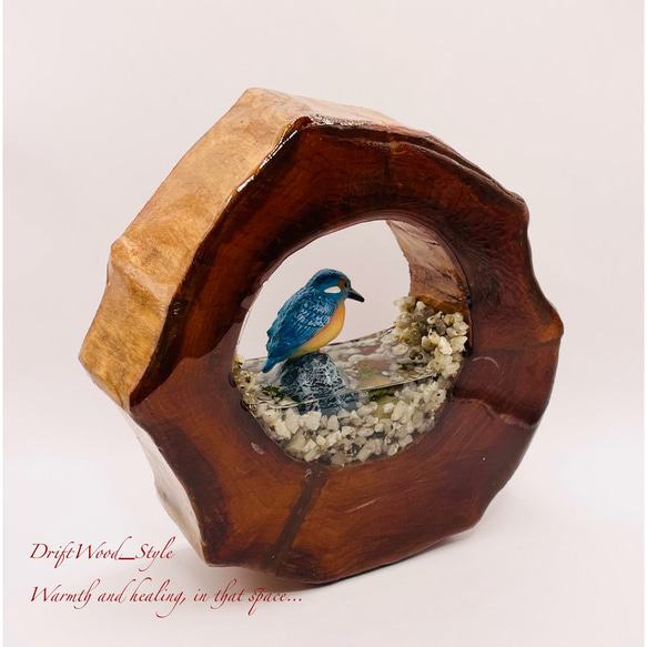 一つ限りの流木アート カワセミ ジオラマ 流木 フィギュア 置物 鳥 インテリア レジン テラリウム 水辺 N3 8枚目の画像