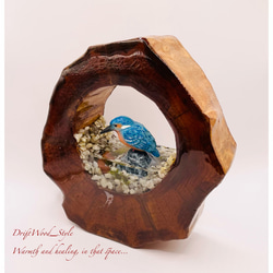 一つ限りの流木アート カワセミ ジオラマ 流木 フィギュア 置物 鳥 インテリア レジン テラリウム 水辺 N3 3枚目の画像