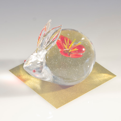 ガラスの干支 卯 「 花うさぎ 紅 」 うさぎ 紅梅 お正月 縁起物 その他