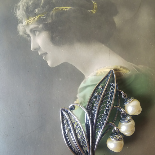 ヴィンテージ すずらん（Glass-Pearl）／Antiqueシルバー ブローチ 
