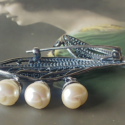 ヴィンテージ すずらん（Glass-Pearl）／Antiqueシルバー ブローチ 