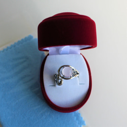 Creema限定母の日2024　ローズクォーツの発芽リング　シルバー　フリーサイズ　唐草 大きめ　淡いピンクの指輪 18枚目の画像