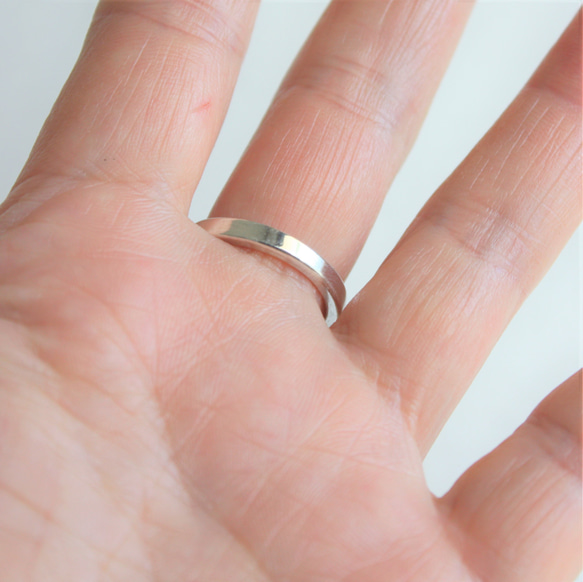 Creema限定母の日2024　ローズクォーツの発芽リング　シルバー　フリーサイズ　唐草 大きめ　淡いピンクの指輪 17枚目の画像