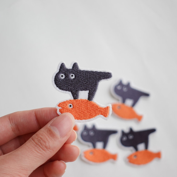 ワッペン 刺繡ワッペン「猫、お魚号に乗って。」 6枚目の画像