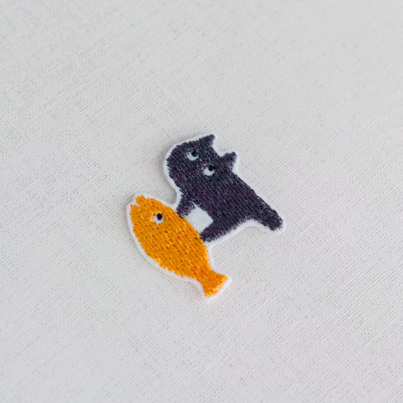 ワッペン 刺繡ワッペン「猫、お魚号に乗って。」小さいサイズ 5枚目の画像