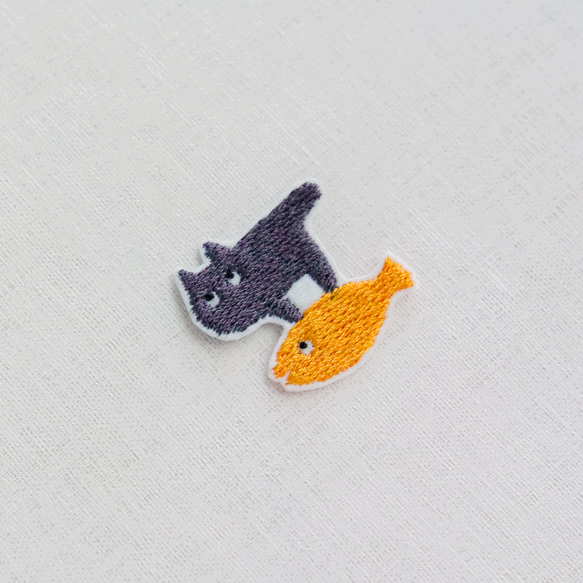 ワッペン 刺繡ワッペン「猫、お魚号に乗って。」小さいサイズ 4枚目の画像