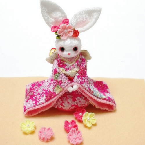 ちりめん細工のうさぎちゃん ❀ピンク色の振袖姿のうさぎ❀ 2023年干支