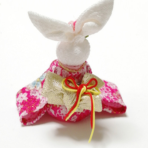 ちりめん細工のうさぎちゃん ❀ピンク色の振袖姿のうさぎ❀ 2023年干支