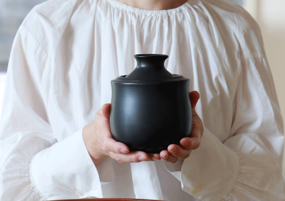 お家で居酒屋気分♪冷酒も楽しめる　日本酒1合！【3分で熱燗が楽しめる】伊藤さんご家族のつくる酒燗器・黒・単品 1枚目の画像