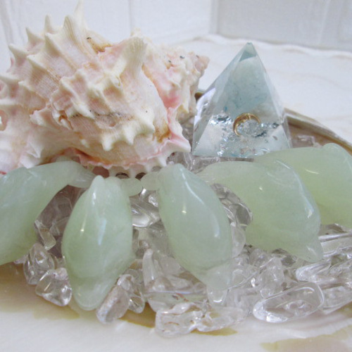 No.F-9天然石 <置物> イルカ ジェイド 10g 天然石 Rose