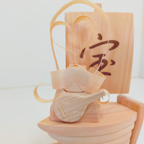 弁財天 1福神と宝船 ひのきの無垢材で制作しました。 その他置物