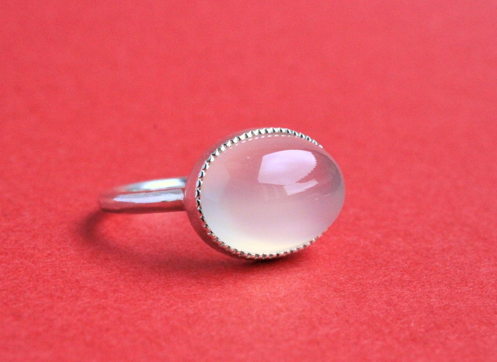 うるうる ホワイトカルセドニー ミル打ち　Silver　Ring