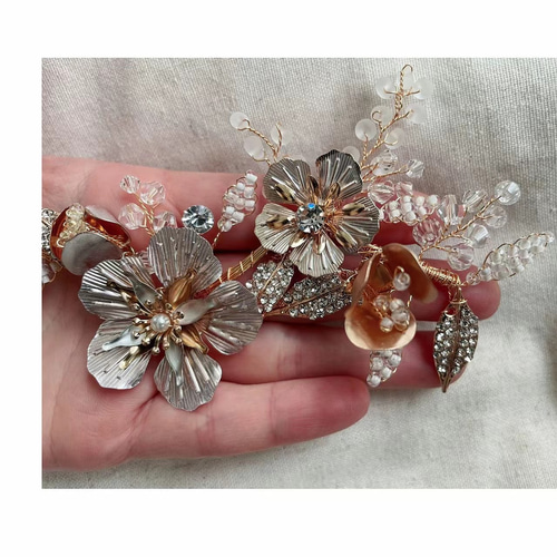 ◆専用◆ゴールドのリーフカチューシャ　ヘッドドレス、ヘアアクセ　結婚式や成人式に 楽天市場】ウェディング ヘッドドレス【ケース付き】【小枝