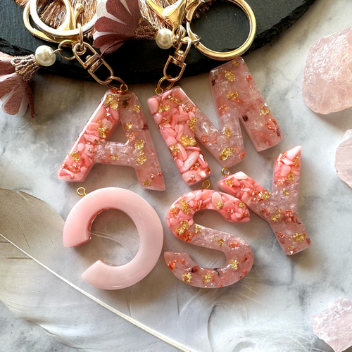 チェリークォーツ♡シェル♡金箔 レジンイニシャルキーホルダー チェリークォーツ♡シェル♡金箔 レジンイニシャルキーホルダー