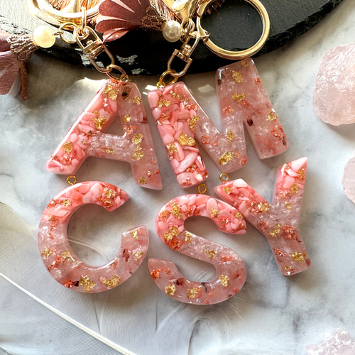 チェリークォーツ♡シェル♡金箔 レジンイニシャルキーホルダー チェリークォーツ♡シェル♡金箔 レジンイニシャルキーホルダー