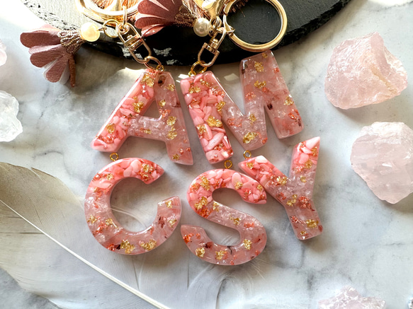 チェリークォーツ♡シェル♡金箔 レジンイニシャルキーホルダー