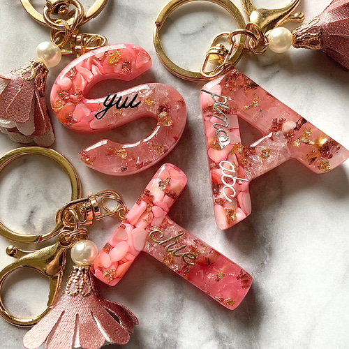 チェリークォーツ♡シェル♡金箔 レジンイニシャルキーホルダー チェリークォーツ♡シェル♡金箔 レジンイニシャルキーホルダー