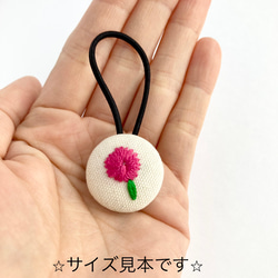 選べる！『野の花』２つセット⭐︎ミニサイズ　コロンとかわいい刺繍くるみボタンのペアヘアゴム♫ 5枚目の画像