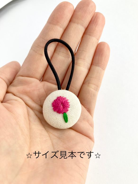 選べる！『野の花』２つセット⭐︎ミニサイズ　コロンとかわいい刺繍くるみボタンのペアヘアゴム♫ 5枚目の画像