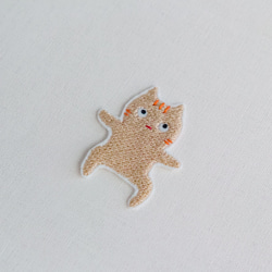 ワッペン 刺繡ワッペン「変なポーズの猫」 4枚目の画像