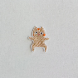 ワッペン 刺繡ワッペン「変なポーズのちいさな猫」小さいサイズ 3枚目の画像