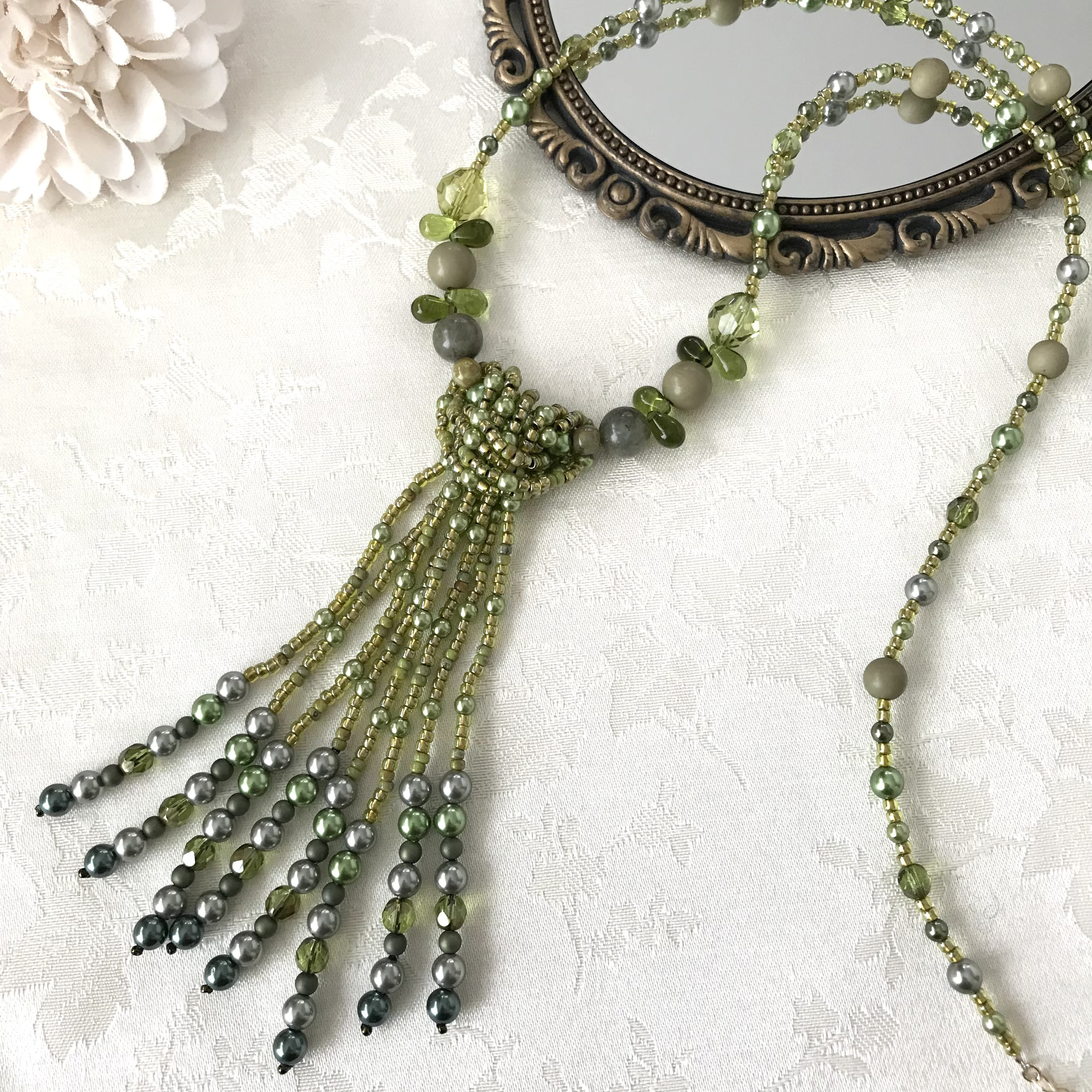 クラシカル ビーズ タッセル Ｙ字ネックレス　オリーブ グリーン 黄緑 Yネックレス ロングネックレス