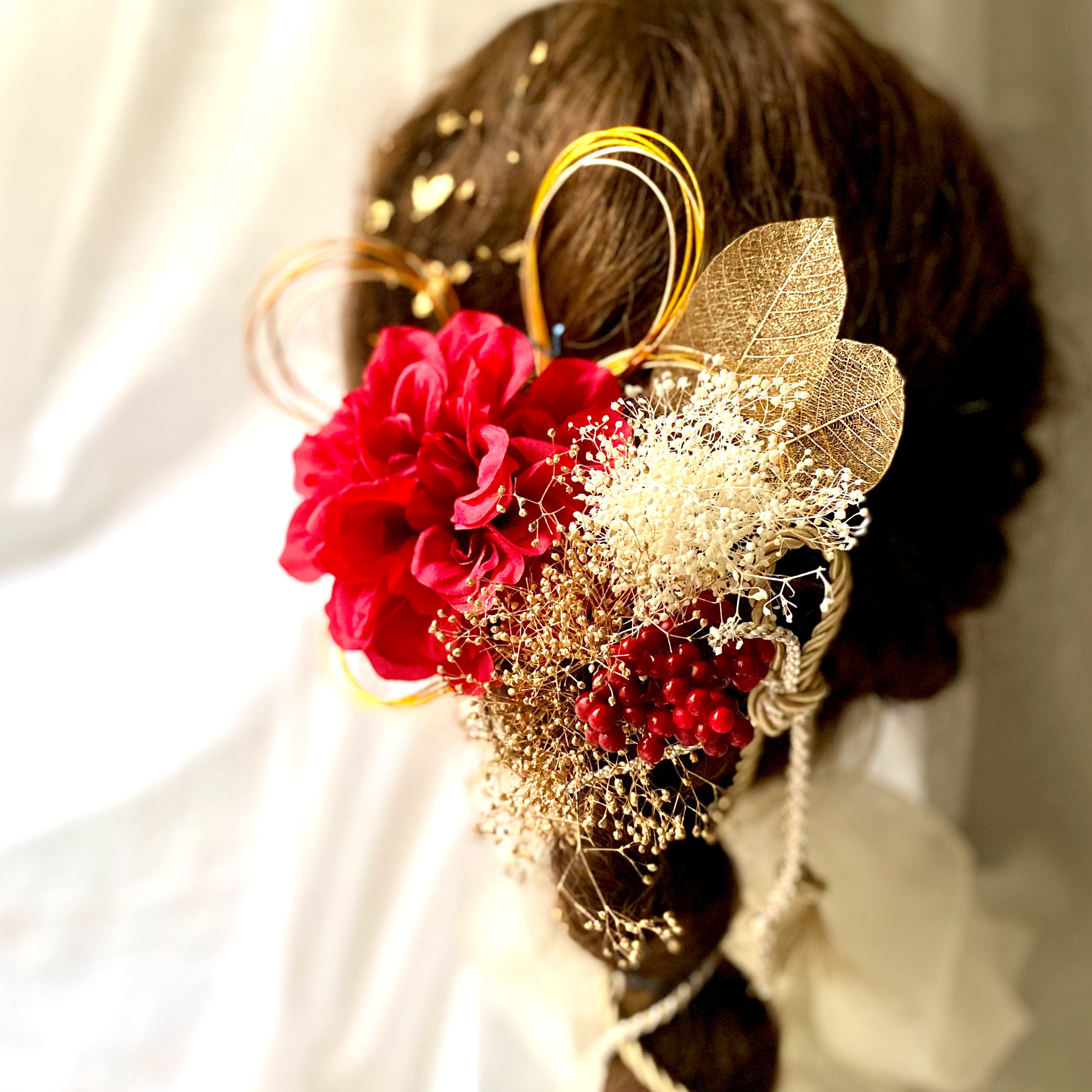 ベージュのダリアの髪飾り 金箔 水引付き 卒業式 袴