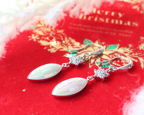 早割クリスマス2024【一点物】冬の雪のヴィンテージガラスピアス  