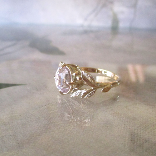 ライラック色の天然クンツァイトの指輪 (K14) 指輪・リング MoonBric