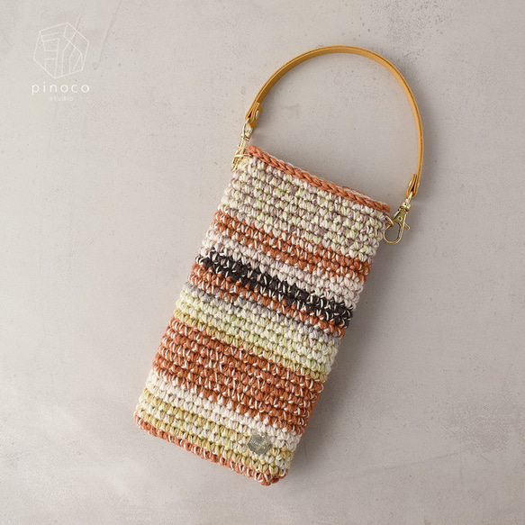 秋冬カラーのむら染め毛糸で編んだスマホポーチ(オレンジベージュ系) 3枚目の画像