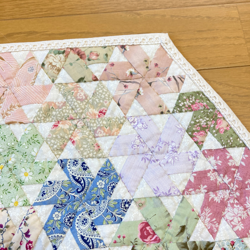 ヘキサゴンのパッチワークタペストリー パッチワークキルト