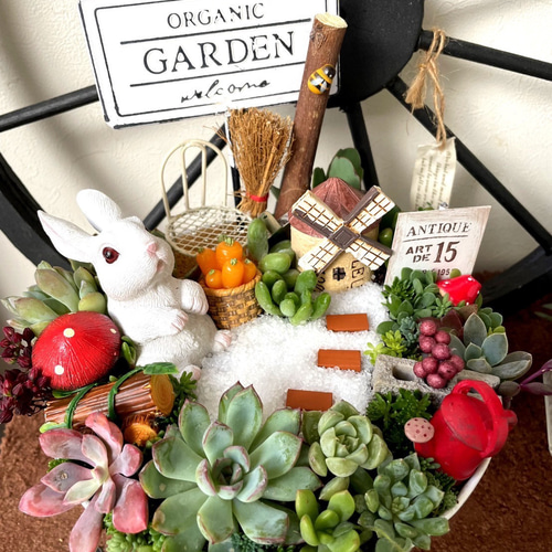 プレゼントにも〜受注制作 大 うさぎちゃん箱庭風多肉植物寄せ プレゼントにも〜受注制作 大 うさぎちゃん箱庭風多肉植物寄せ