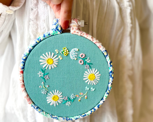 欧風刺繡（壁飾り・6枚組） 欧風刺繡（壁飾り・6枚組） Amazon.co.jp: 製作キット 6月