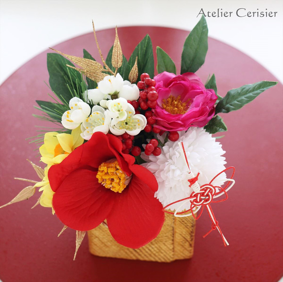 ・☆お正月飾り 和風アレンジメント Ｓサイズ＜紅椿＞金花器 4枚目の画像