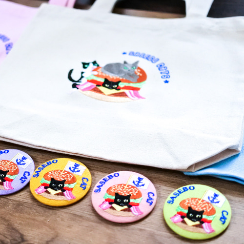 ハンバーガー&猫の刺繍缶バッジ|佐世保ご当地猫刺繍 ブローチ ハンバーガー&猫の刺繍缶バッジ|佐世保ご当地猫刺繍 ブローチ