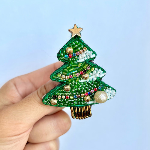 クリスマスツリーのビーズ刺繍ブローチ(グリーン) ブローチ