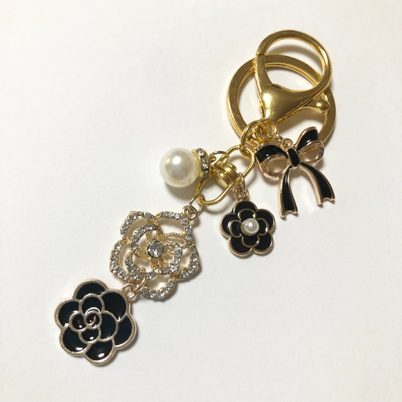 ハンドメイドチャームキーホルダーキラキラカメリア黒系他おまとめ